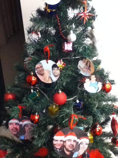 Árvore de Natal decorada fotos de familia