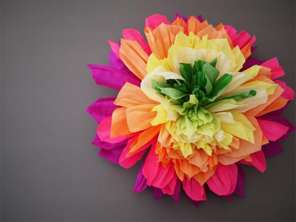 Como fazer flores de papel crepom com molde fácil e delicado