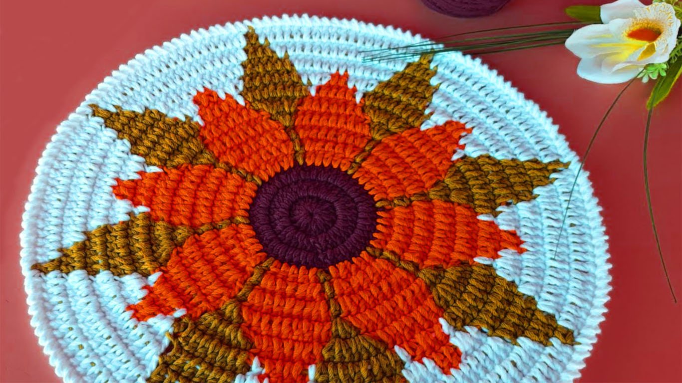 Toalhinha decorativa bonitinha no tema flor de outono, no crochê no fio conduzido bem fácil de fazer