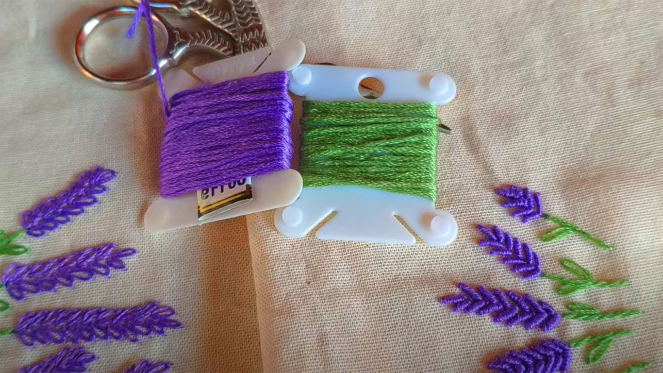 Flor de lavanda no bordado com ponto rococó ou margarida para aprender – artesanato e crochê