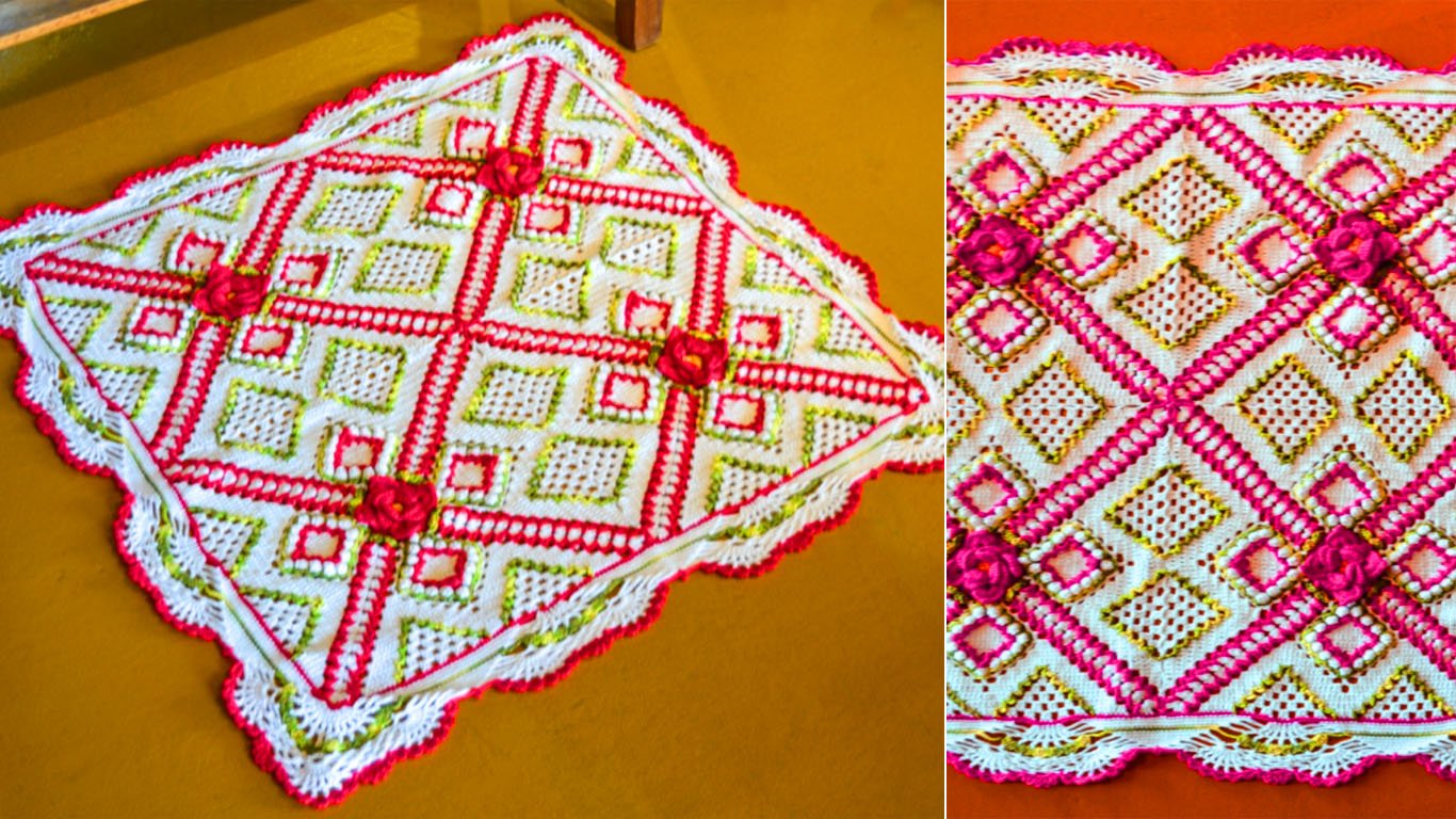Elegante tapete de crochê no tema efeito floral para aprender a fazer com gráfico e PaP
