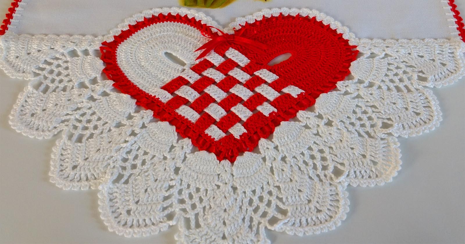 Bico de crochê coração: Charme e delicadeza para suas peças