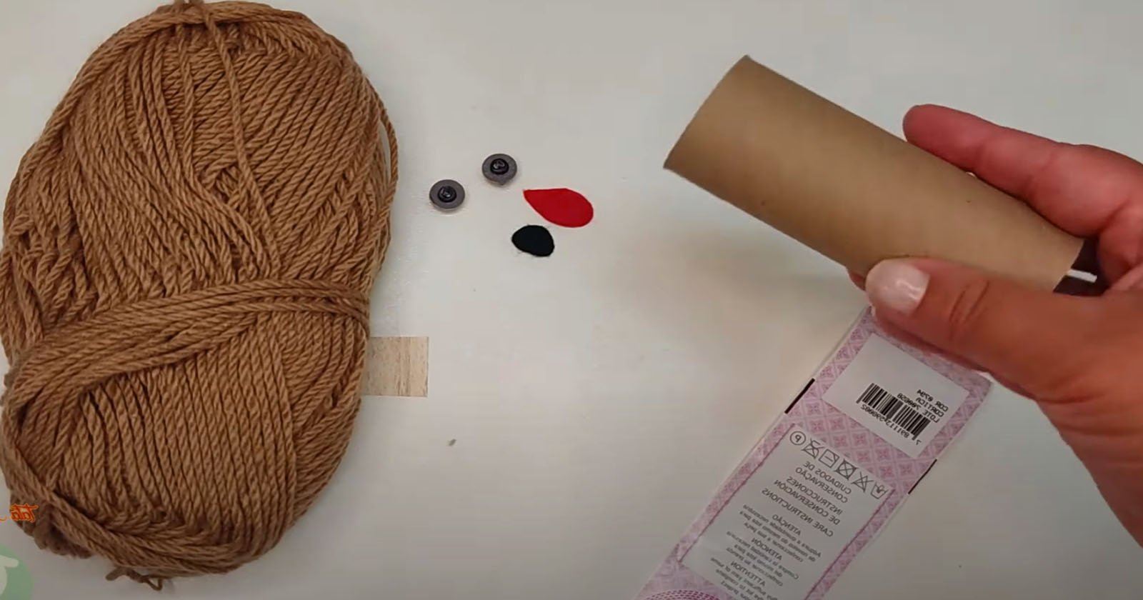 Arte Sustentável: Crie peças incríveis com rolinhos de papel higiênico e lã
