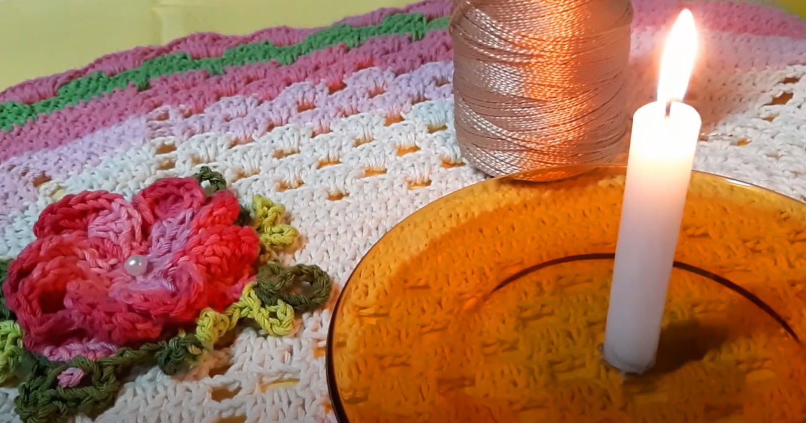 Incrível técnica para colar peças de crochê com fogo de vela