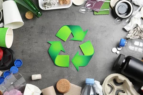 A Transformação Mágica do Lixo: Projetos Incríveis de Artesanato Reciclável