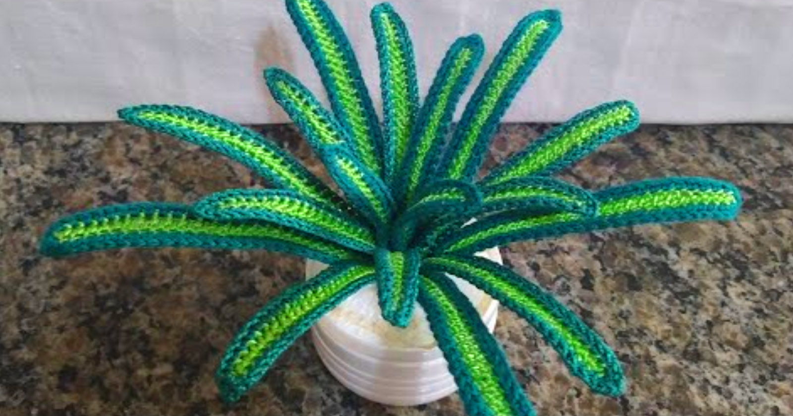 Planta clorofito de crochê – um arranjo lindo para decoração