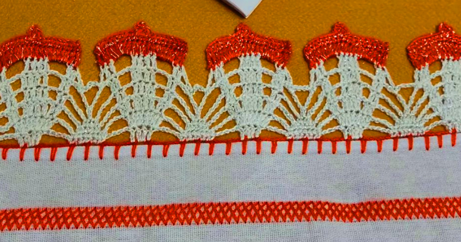 Barrado de crochê sininhos natalinos para toalhas decorativas